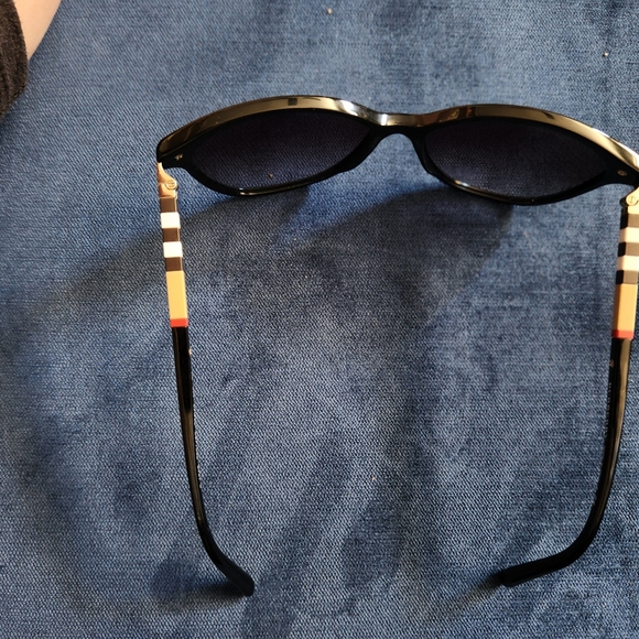 Burberry Sunglasses - Picture 6 of 7